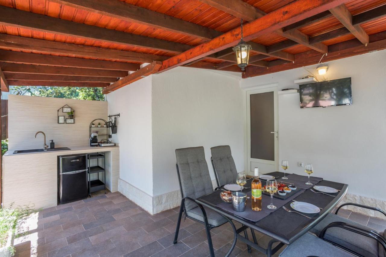 House Oliva With Private Pool And Large Garden Villa Stari Grad  Bagian luar foto