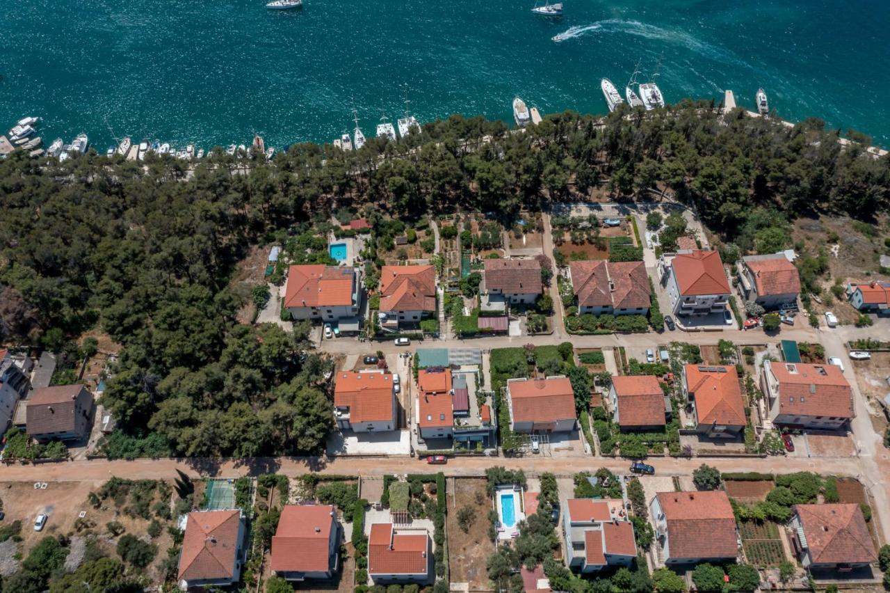 House Oliva With Private Pool And Large Garden Villa Stari Grad  Bagian luar foto