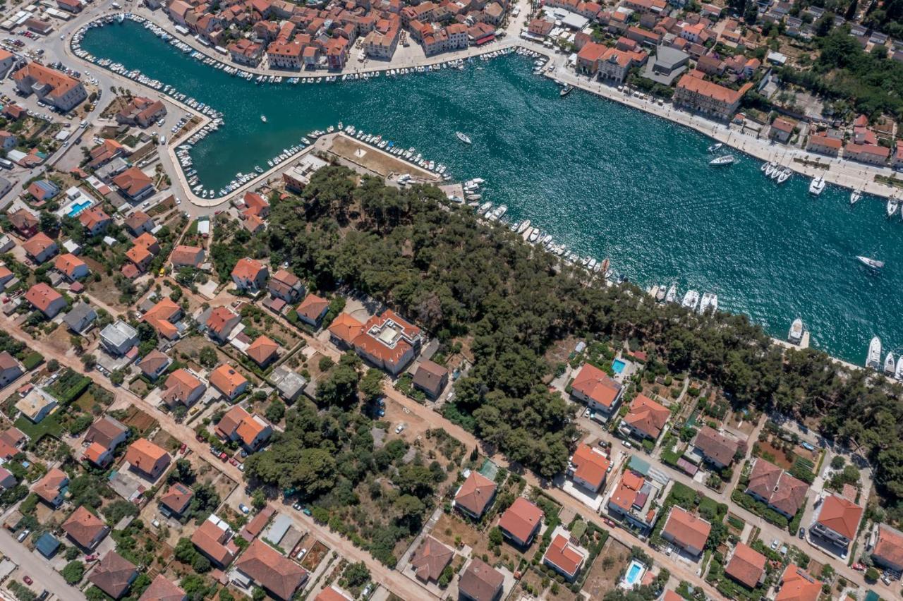 House Oliva With Private Pool And Large Garden Villa Stari Grad  Bagian luar foto